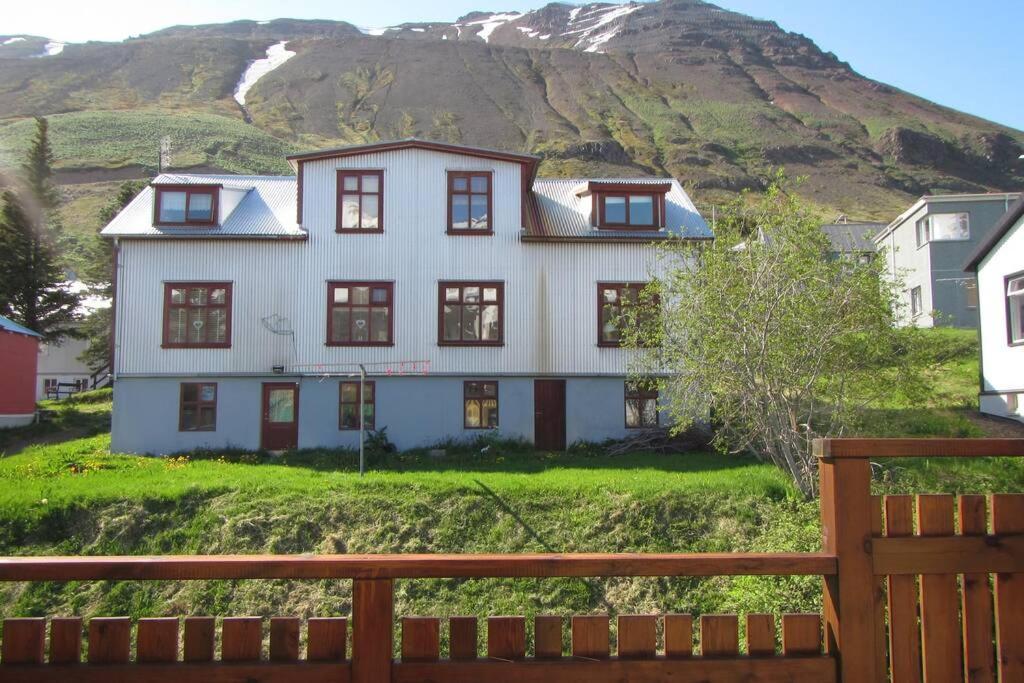 House With A Warm Soul In North Iceland Siglufjordur Exterior photo